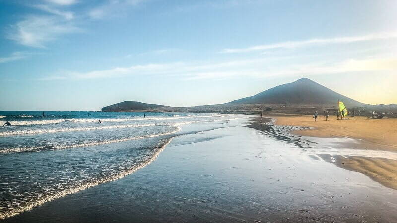Teneriffa Sehensw&uuml;rdigkeiten Playa de M&eacute;dano Strand Surfer