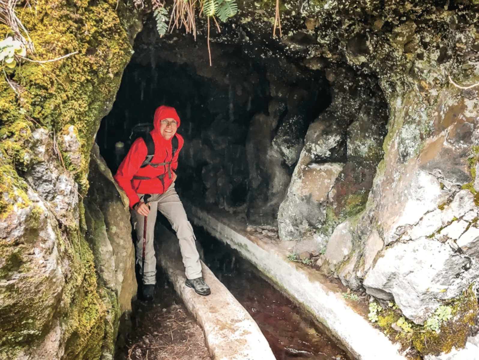 Alpe Adria Trail La Palma Höhle Wanderung Tunnel Levada