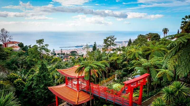 Portugal Madeira Sehensw&uuml;rdigkeiten Monte Tropical Palace Ausblick auf Funchal