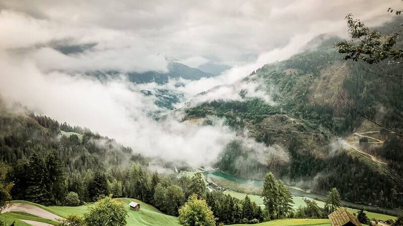Nebelstimmung im M&ouml;lltal auf Etappe 5 des Alpe Adria Trails