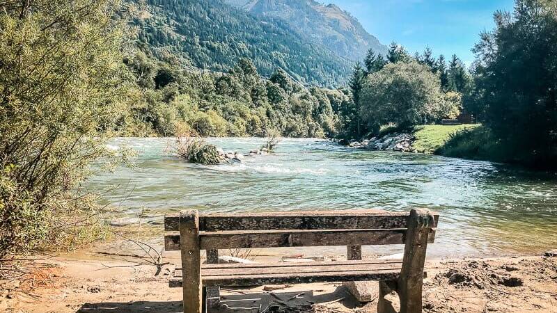 Bank auf dem Alpe Adria Radweg an der M&ouml;ll