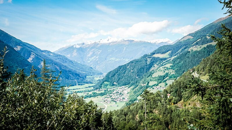 Panorama vom Aussichtspunkt Pfaffenberg auf Mallnitz-Obervellach und das M&ouml;lltal
