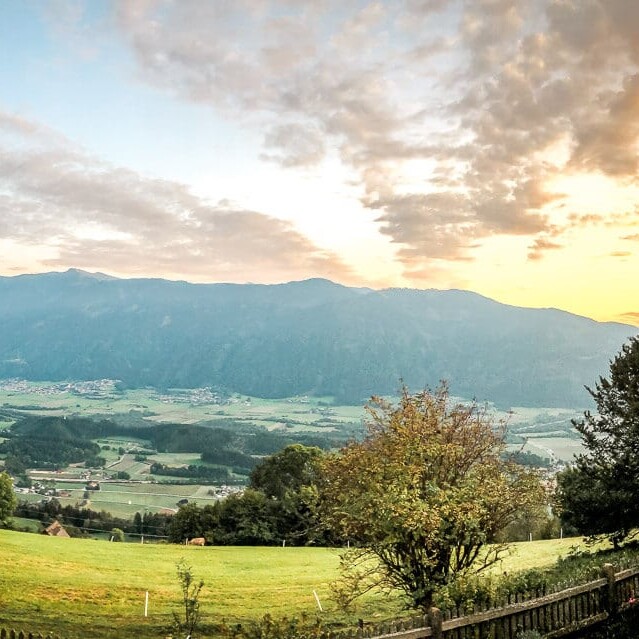 Aussicht von der Terrasse des Gasthofs Kolmwirt auf dem Hühnersberg