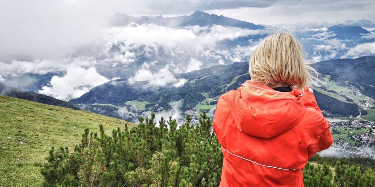 Bergpanorama im Nebel bei einer Mehrtagestour an der Zugspitze