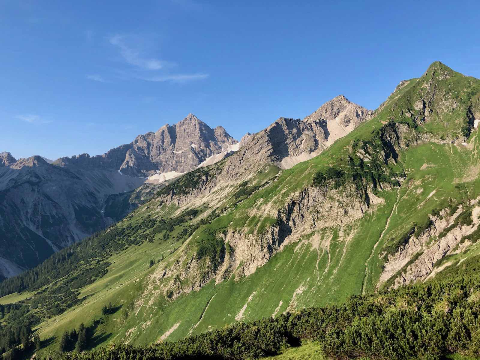 Grenzg&auml;nger Fernwanderwege im Allg&auml;u mit Blick auf den Hochvogel