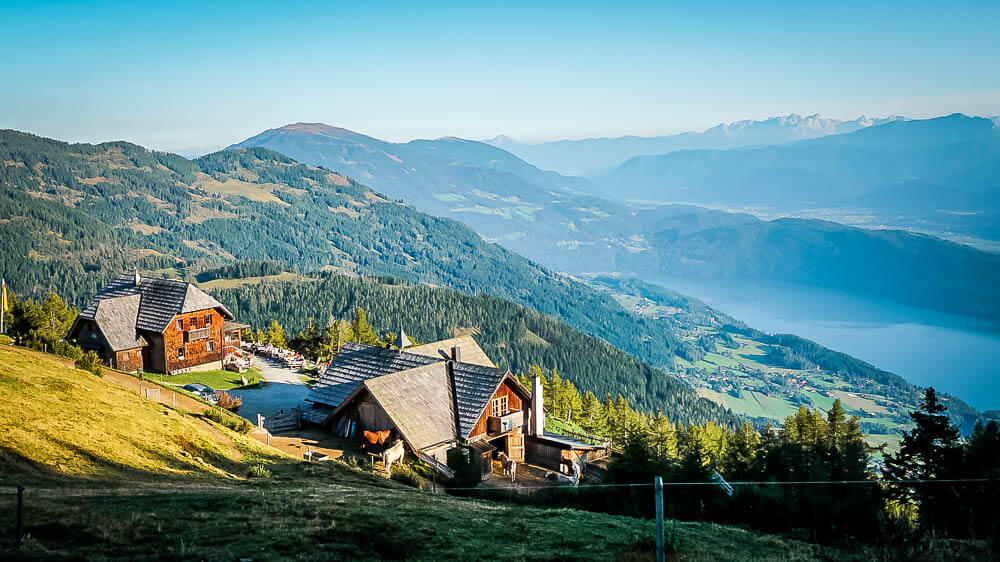 Traumhafte Lage der Alexanderh&uuml;tte oberhalb des Millst&auml;tter Sees