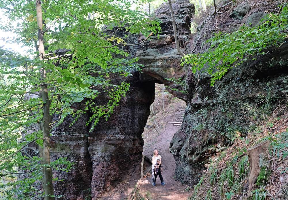 Hindenburgtor auf der Buntsandsteinroute in der Rureifel in NRW