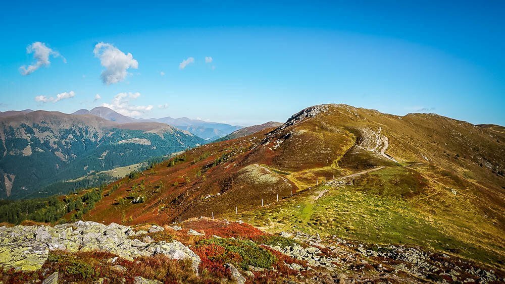 Herbstliches Bergpanorama in den Nockbergen am Tschiernock
