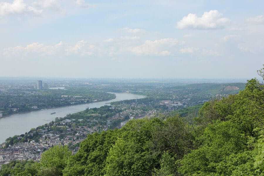 Panorama von Rhein und Stadt Bonn vom Drachenfels im Siebengebirge NRW