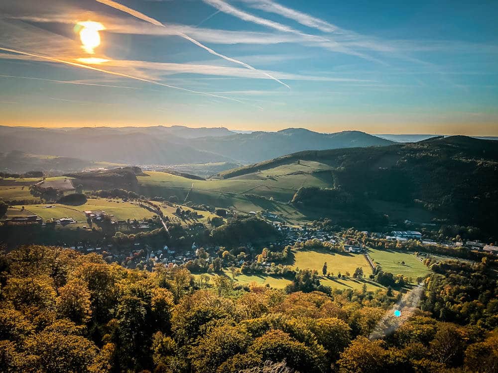 Ausblick von den Bruchhauser Steinen beim Sonnenuntergang