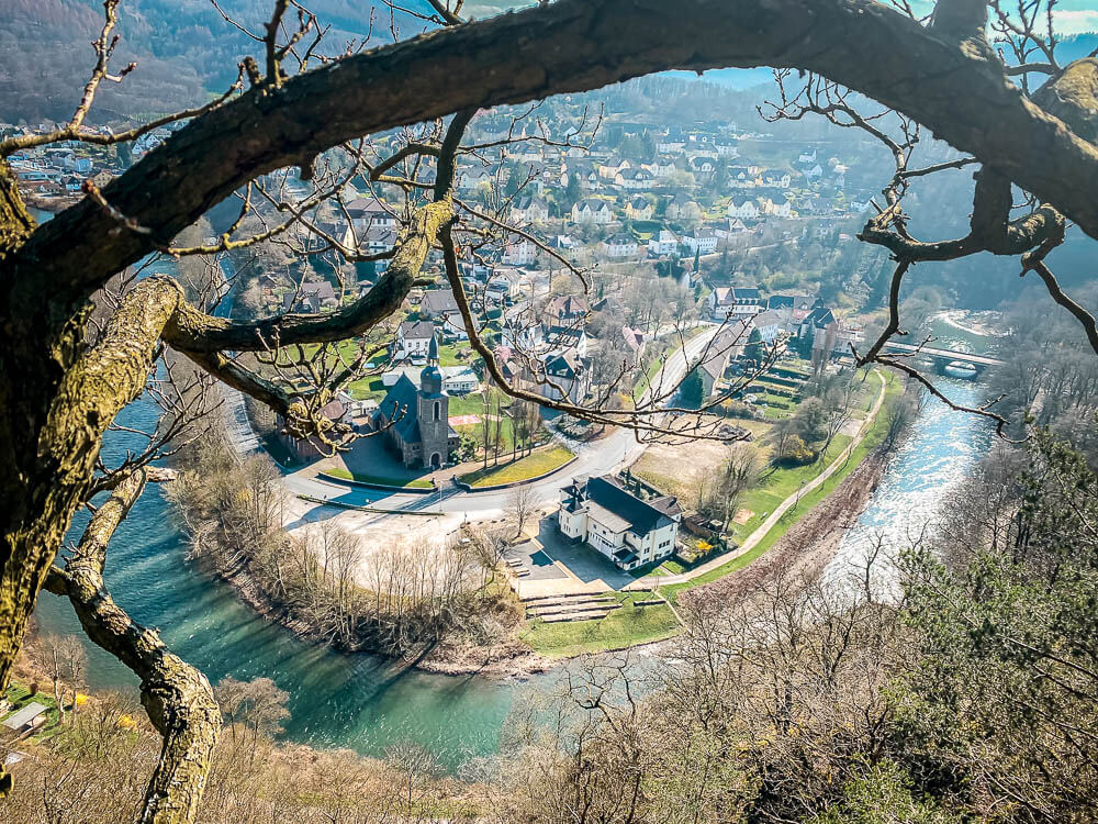 Wandern im Sauerland zum Naturschutzgebiet Klippkes mit Blick auf die Lenneschleife