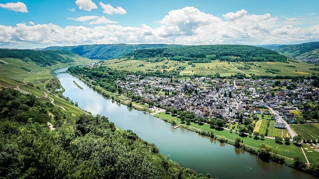 Moselaussicht vom Prinzenkopfturm bei Alf an der Mosel