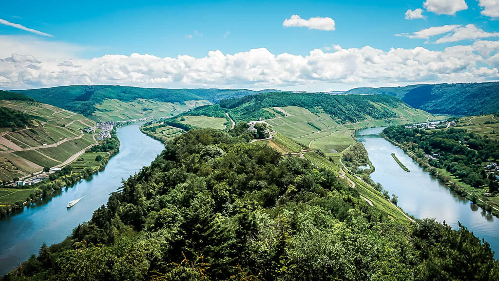 Aussicht auf die Moselschleife vom Prinzenkopfturm in bei Alf an der Mosel
