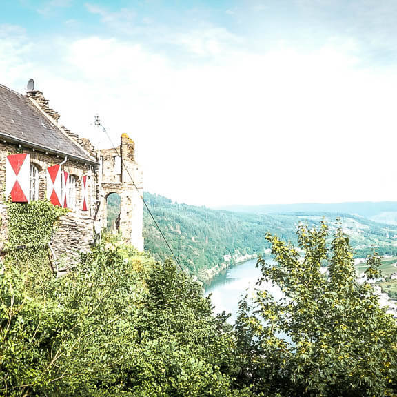 Traben-Trarbach -Teil des Kommandantenhauses der Burgruine Grevenburg