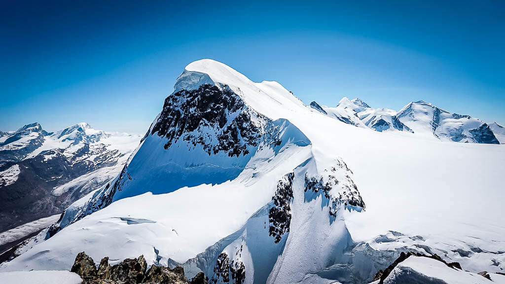 Das schneebedeckte Matterhorn von der Aussichtsplattform des Klein-Matterhorns
