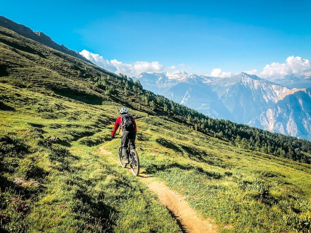 Leukerbad Mountainbiker auf Torrent Trail