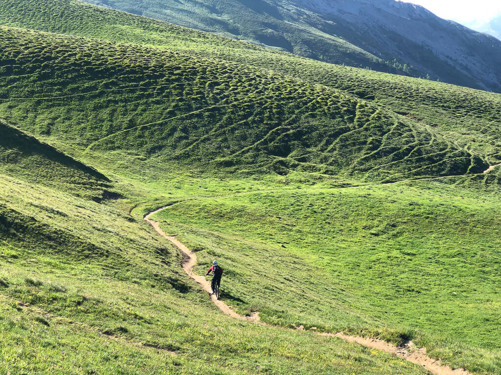 Leukerbad Biken - Couchflucht Sabrina Bechtold auf Torrenttrail