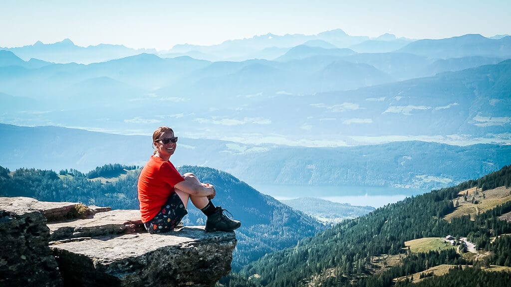 Couchflucht Sabrina Bechtold genie&szlig;t den Ausblick auf den Millst&auml;tter See.