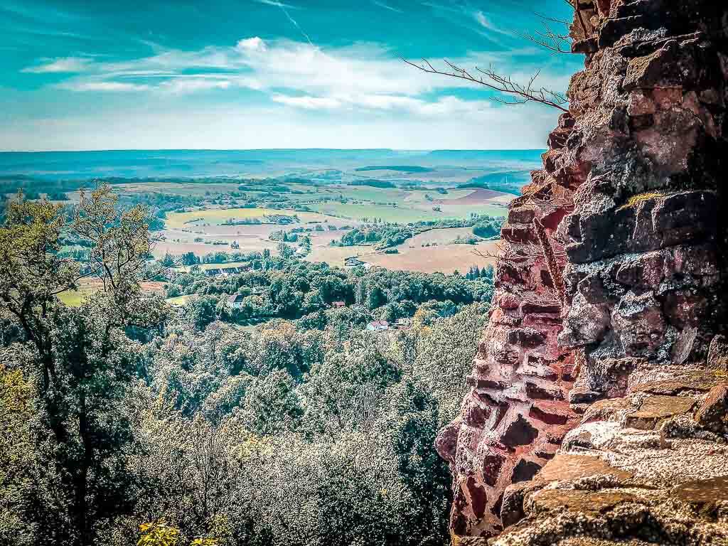 Ausblick von der Burgruine Hohnstein ins s&uuml;dliche Harzvorland