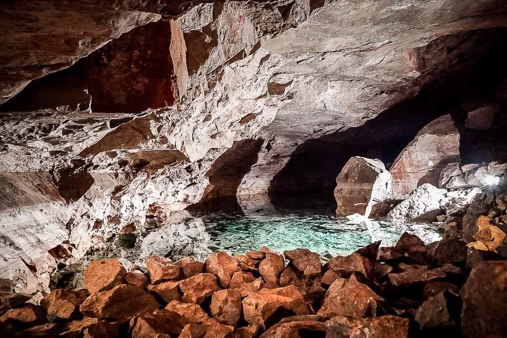 Der glasklare unterirdische Thyra-See in der H&ouml;hle Heimkehle