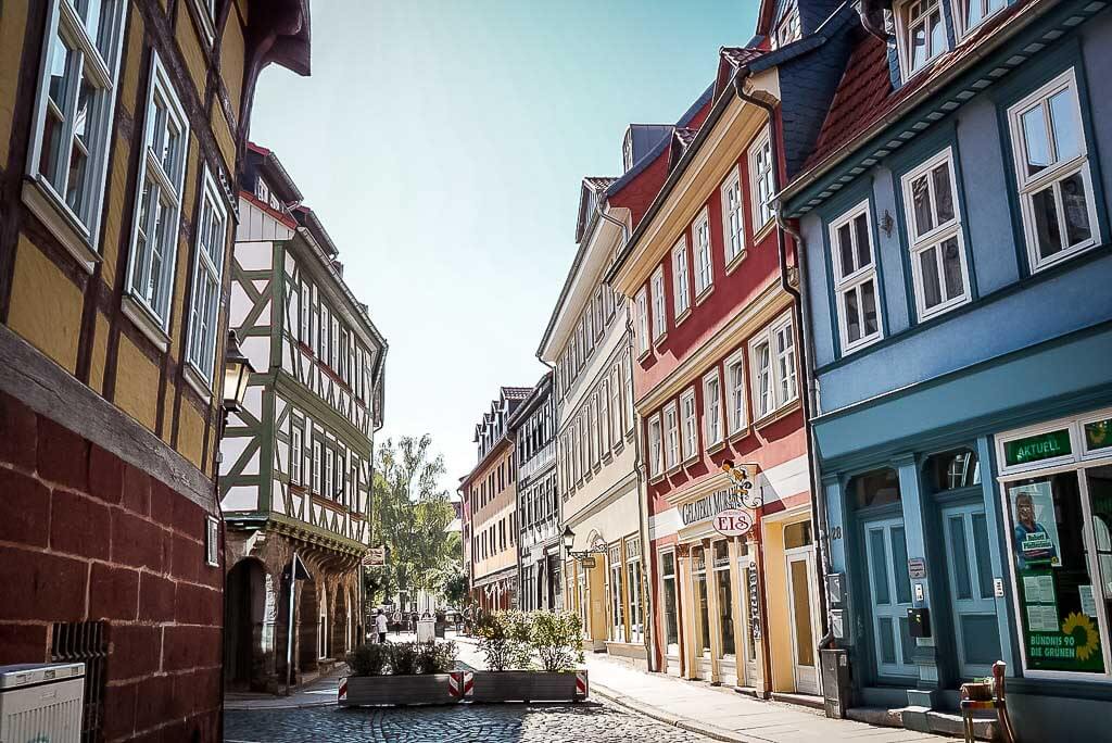 Farbenfrohe Fachwerkh&auml;uschen im Stadtzentrum Nordhausen, Th&uuml;ringen