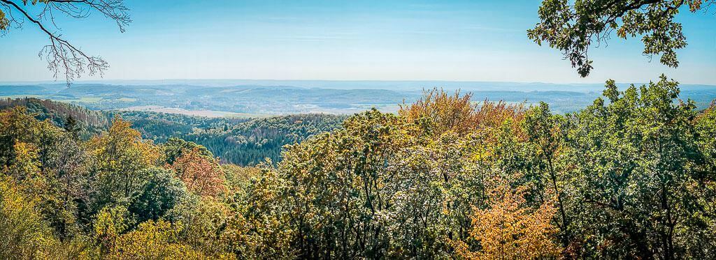 Ausblick ins s&uuml;dliche Harzvorland an der Schutzh&uuml;tte 