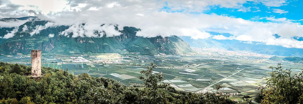 Wanderung von Meran zum Gardasee - Kreideturm, Etschtal und Ausblick auf Bozen in S&uuml;dtirol