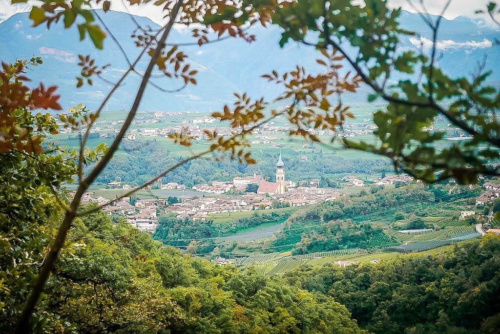 Wanderung von Meran zum Gardasee - Dorfidylle an der S&uuml;dtiroler Weinstra&szlig;e