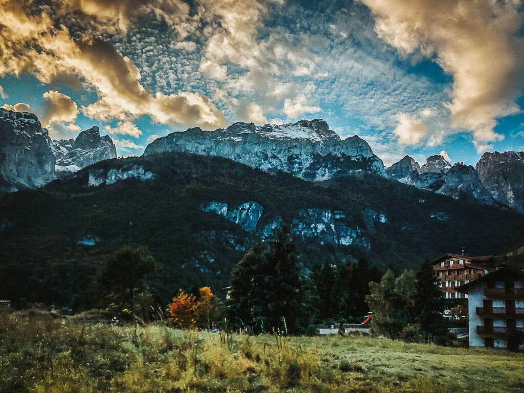 Ausblick auf das Massiv der Brenta Dolomiten von Molveno