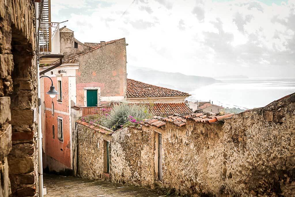 Frosch Sportreisen Wanderung nach Casal Velino Paese - Dorfidylle mit Meerblick