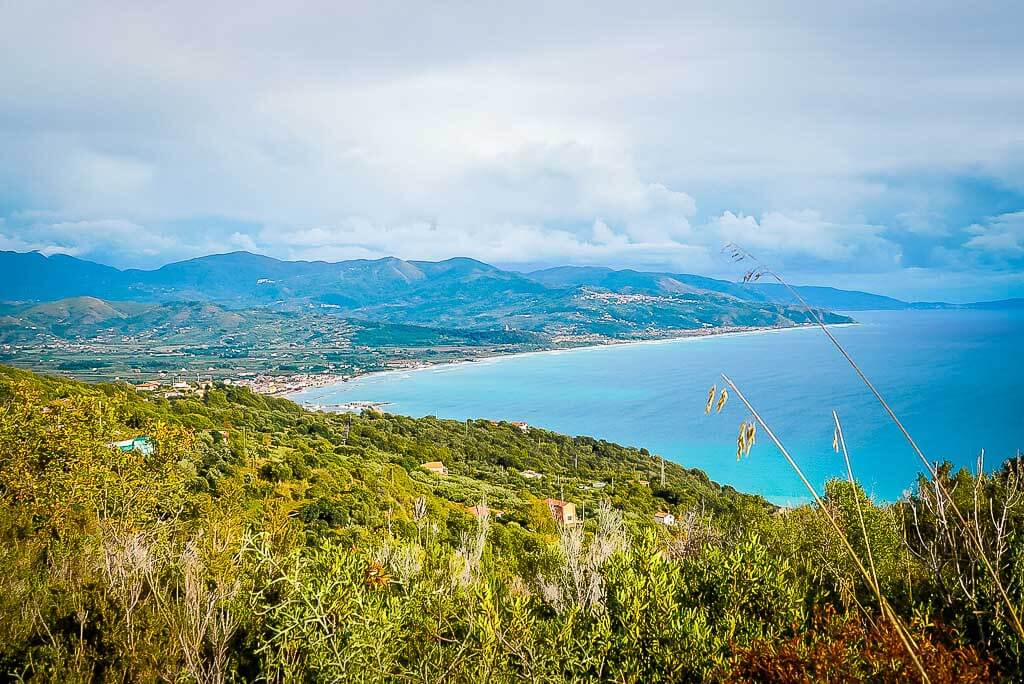 Frosch Sportreisen Wanderung im Cilento Nationalpark nach Pioppi mit Blick auf die Cilento K&uuml;ste