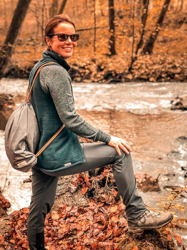 Couchflucht Sabrina Bechtold beim Wandern im Herbst im Neandertal
