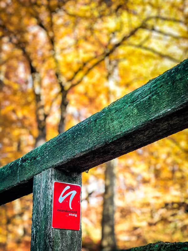 Markierung des Neanderlandsteig - Wandern im Neandertal