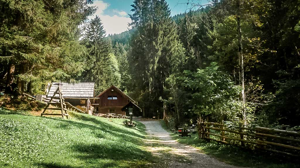 Kaninger M&uuml;hlen- und Kneipppfad bei den Nockbergen auf dem Alpe Adria Trail