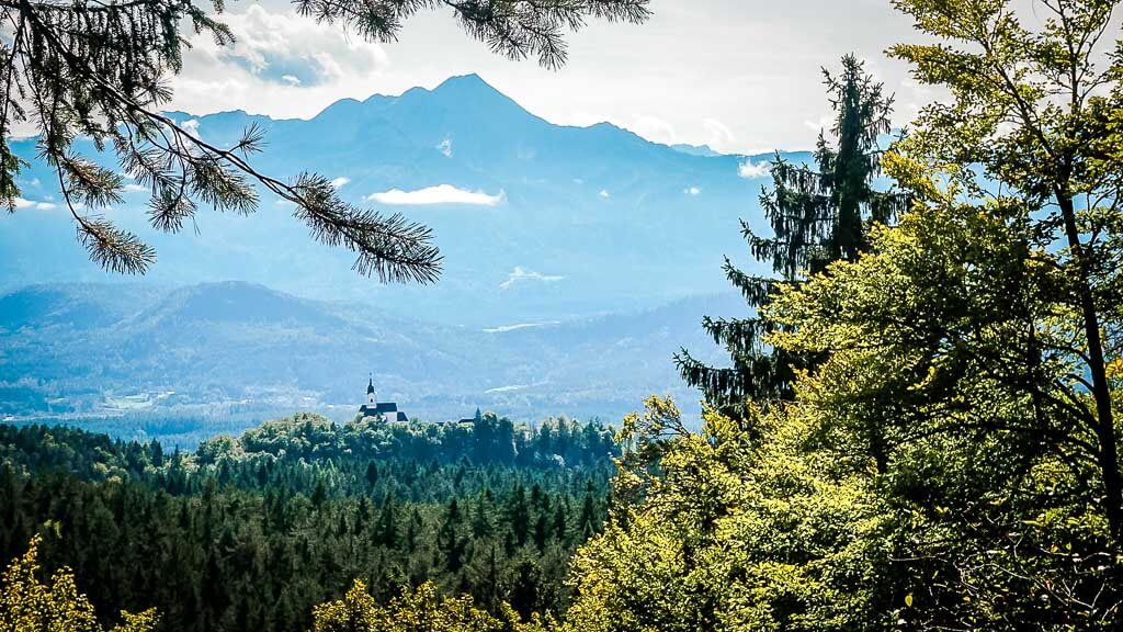 Herrlicher Ausblick auf die Karawanken von der Ruine Hohenwart in K&auml;rnten