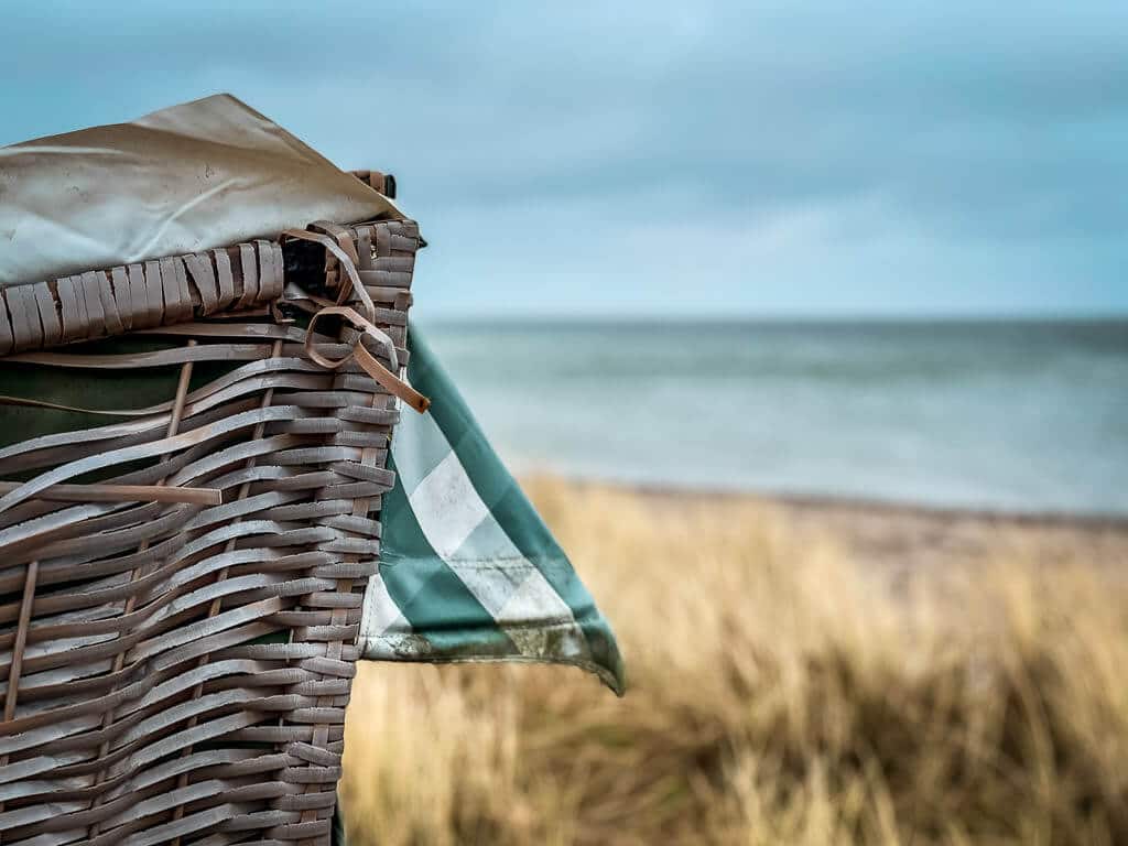 Strandkorb an der Ostsee am Naturstrand zwischen Langholz und Waabs