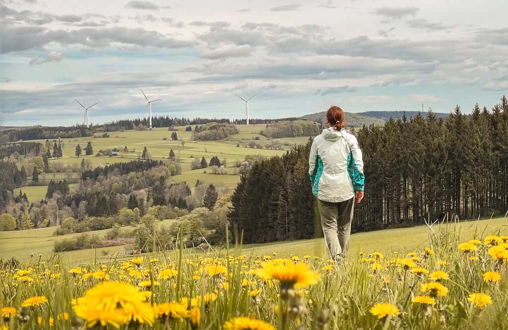 Couchflucht Sabrina Bechtold wandert im Frankenwald auf dem 12 Apostel Weg.