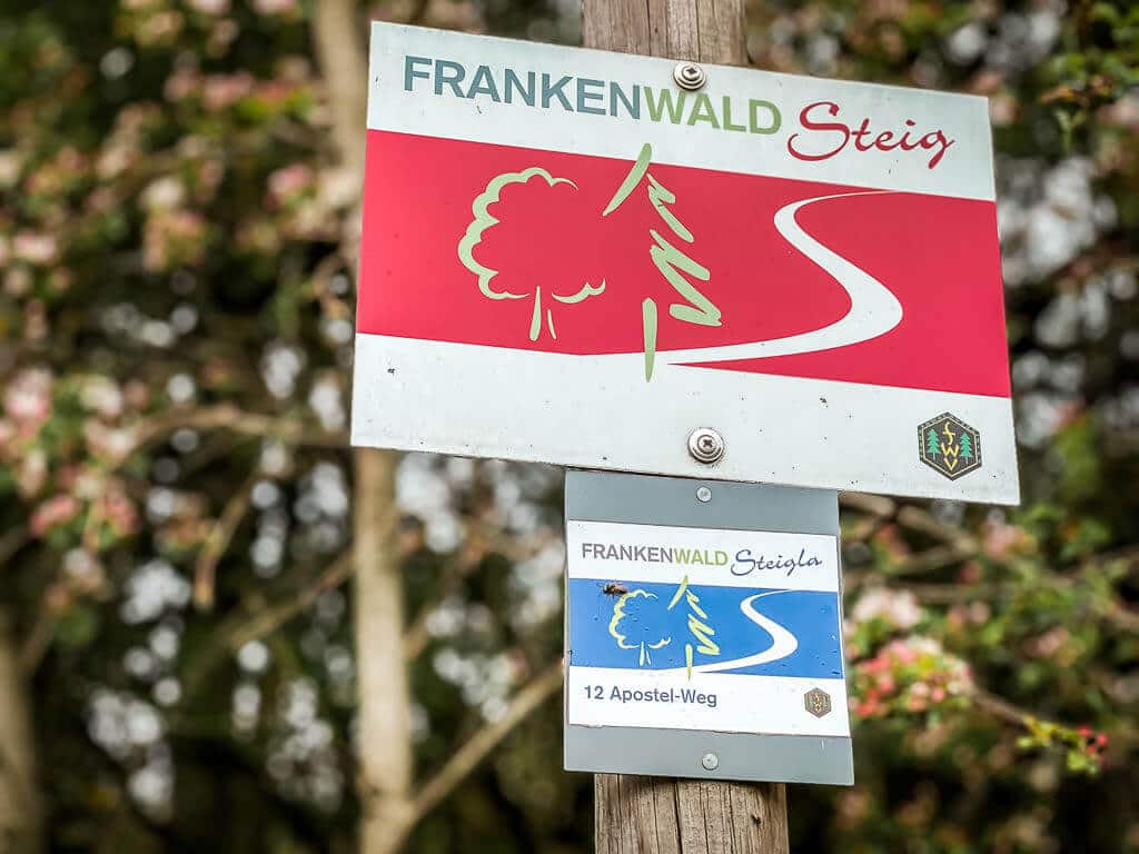 Frankenwald Wandern - Markierung des FrankenwaldSteig und FrankenwaldSteigla