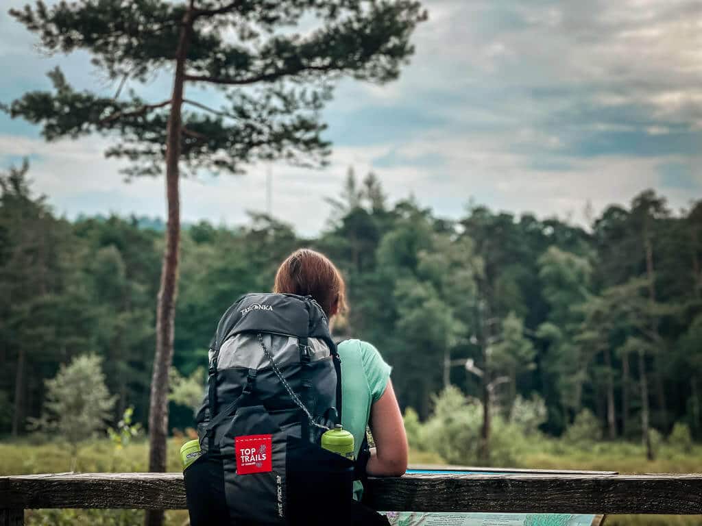Couchflucht Sabrina Bechtold genie&szlig;t die Aussicht am Hiddeser Bent
