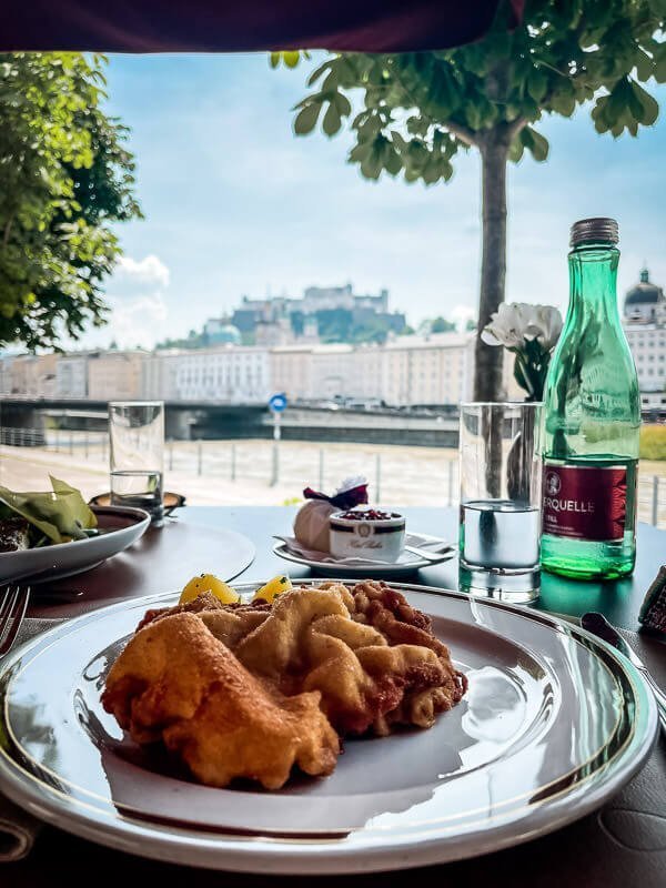 Salzburg Sacher Grill - Wiener Schnitzel am Salzachufer mit Ausblick