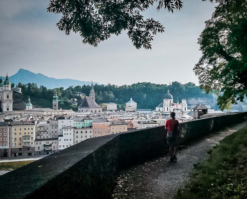 Salzburg Wandern auf dem Basteiweg am Kapuzinerweg