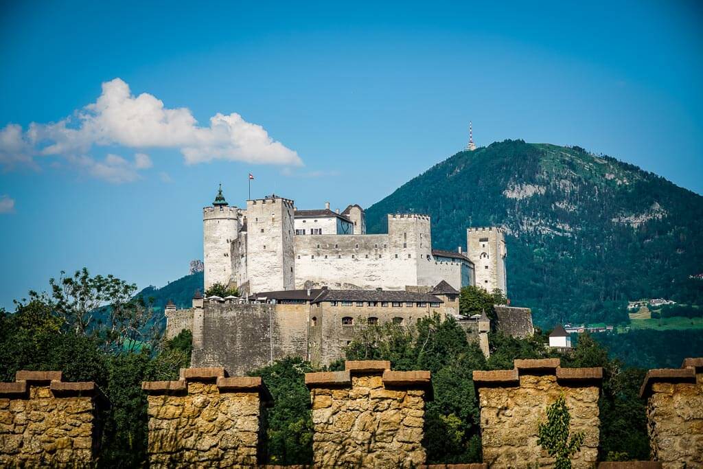 Salzburg wandern zur Richterh&ouml;he am Festungsberg mit Aussicht auf Festung Hohensalzburg und Gaisberg