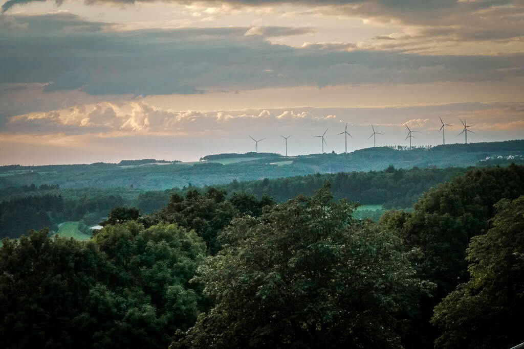 Sonnenuntergang im Westerwald von der Terrasse des Parkhotels Hachenburg