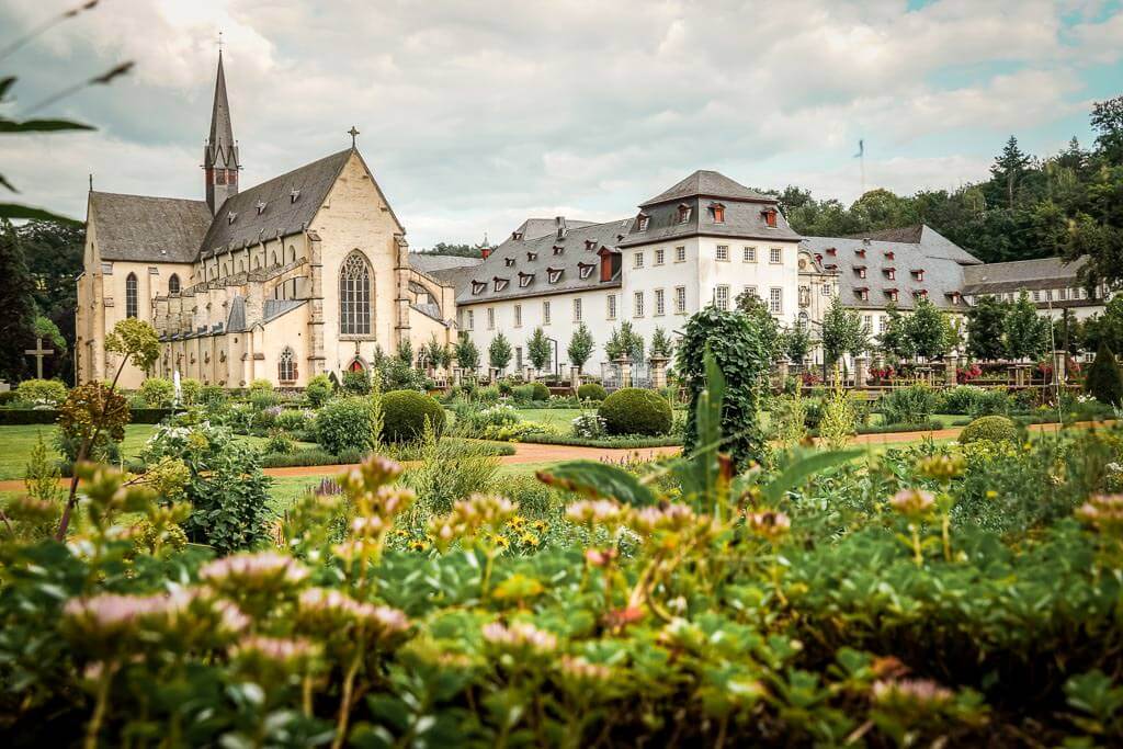 Kloster Marienstatt mit Klostergarten und Basilika