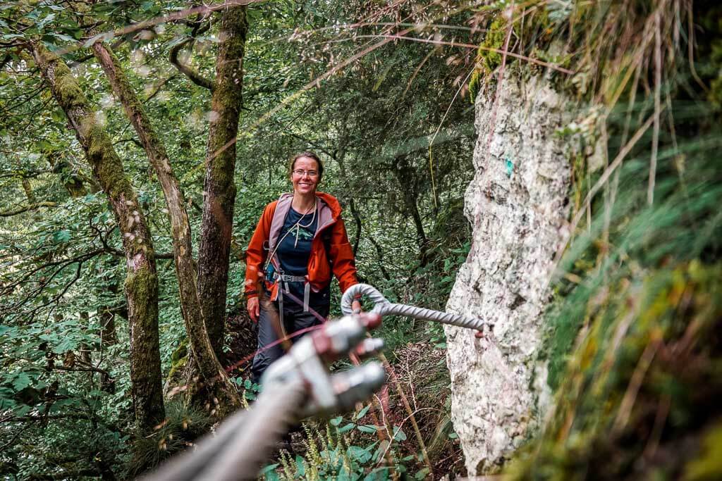 Couchflucht Sabrina Bechtold wandert auf dem Naturpfad Weltende.
