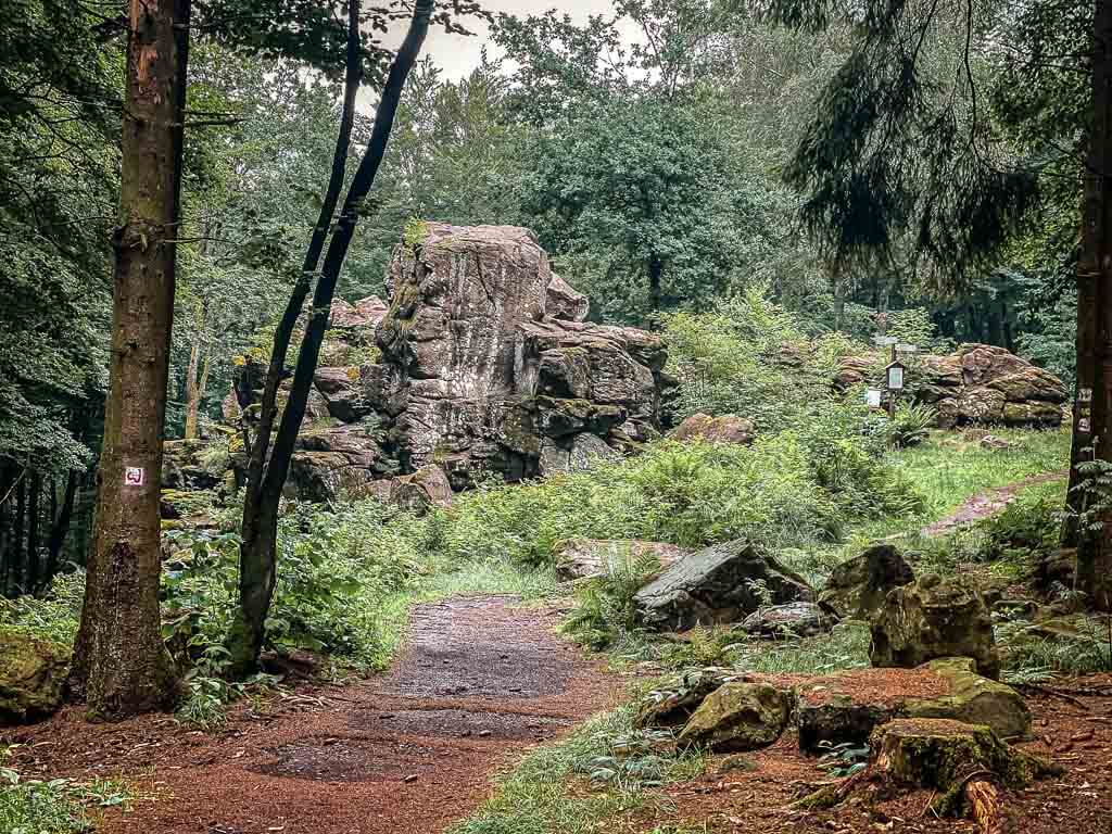 Wanderweg zum Gro&szlig;en Wolfstein im Westerwald