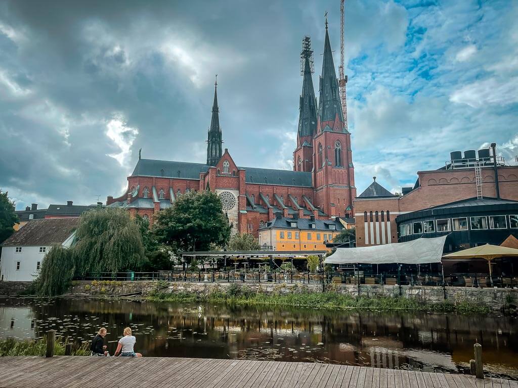 Dom und Flussufer in Uppsala