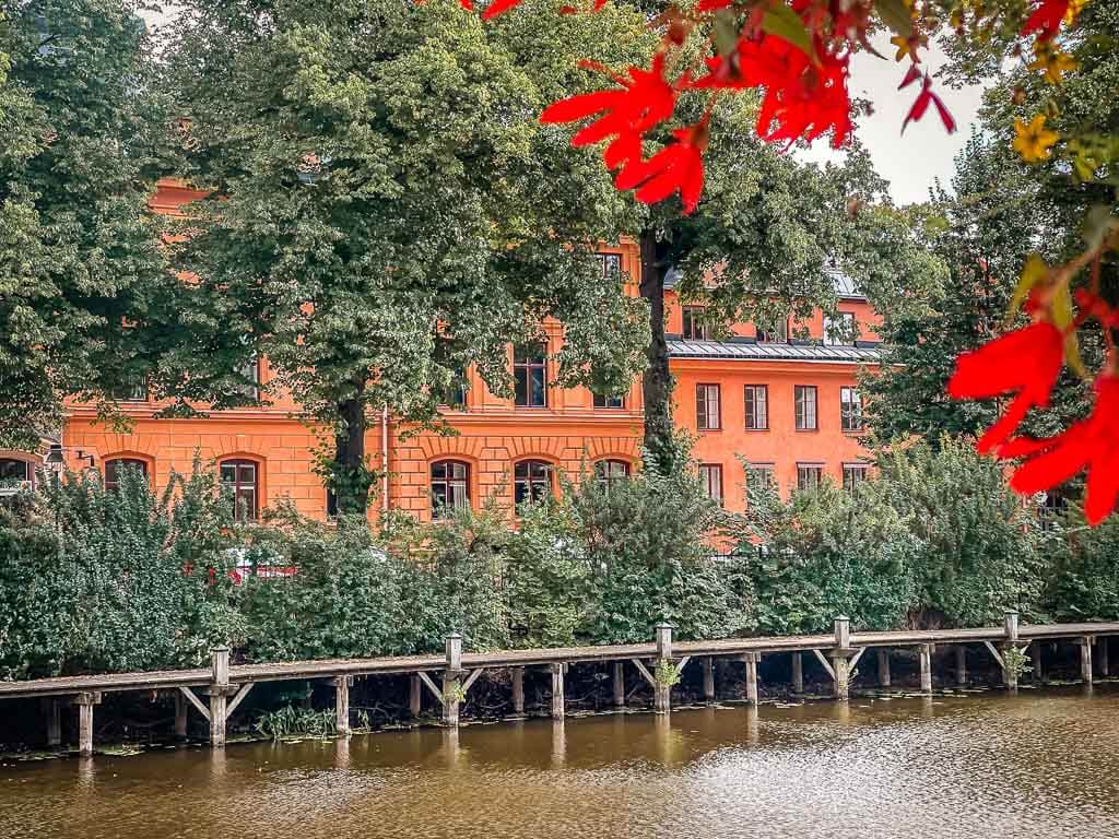 Stadtidylle mit Fluss Fyrisan in Uppsala in Schweden