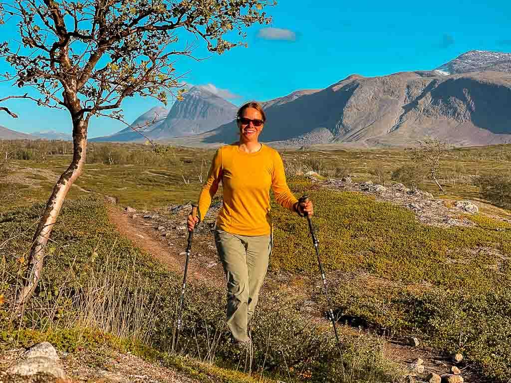 Couchflucht Sabrina Bechtold beim Trekking auf dem Padjelantaleden mit Vaude Wanderhose Skarvan
