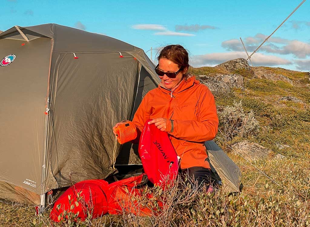 Couchflucht Sabrina Bechtold beim Trekking mit Zelt in Lappland